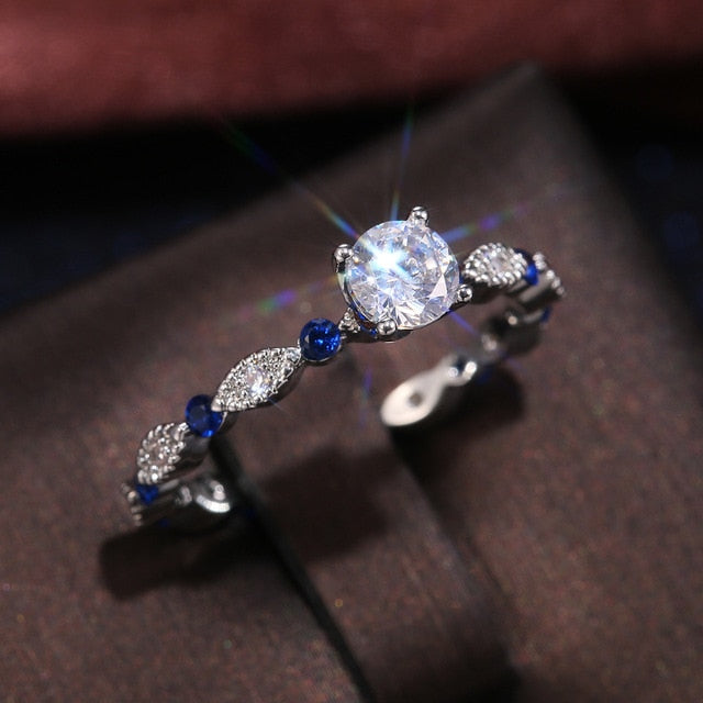 Huitan Simple 4 Claws Solitaire Cubic Zirconia Women Ring Fancy Band Wedding Rings White Bridal Veil Accessory Delicate Jewelry